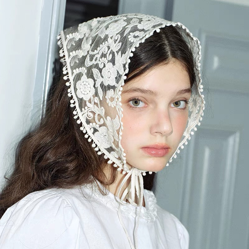 Women Accessories Photos - Sciarpa per capelli in pizzo floreale