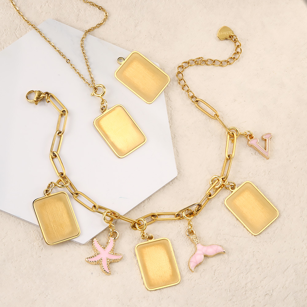 Collana con ciondolo bandiera  - Women Accessories Photos recensione e prezzo