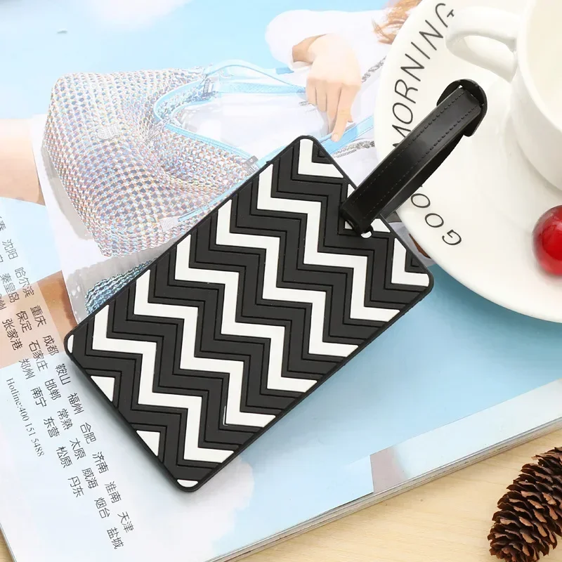 Etichette per bagagli geometri - Women Accessories Name recensione e prezzo